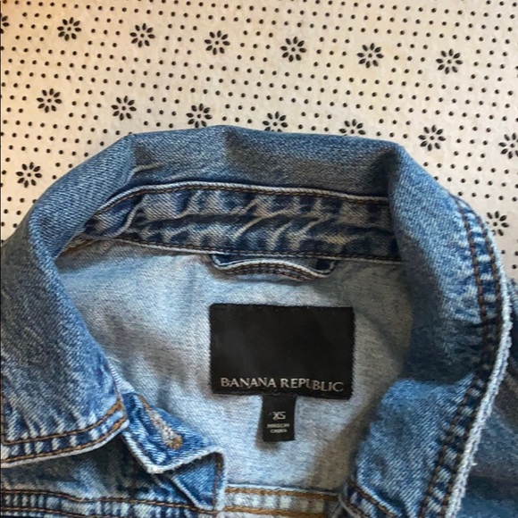 Women’s Banana Republic XS Jean Jacket - Picture 2 of 3